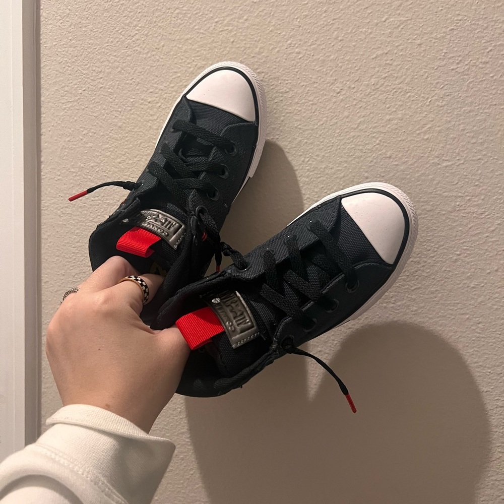 Kids converse
